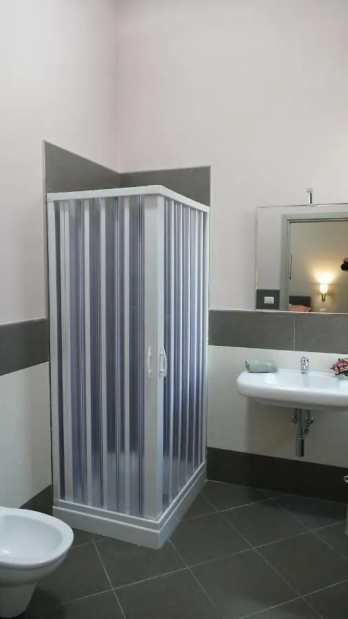 Cairoli Exclusive Rooms & Suite Brindisi 2*,